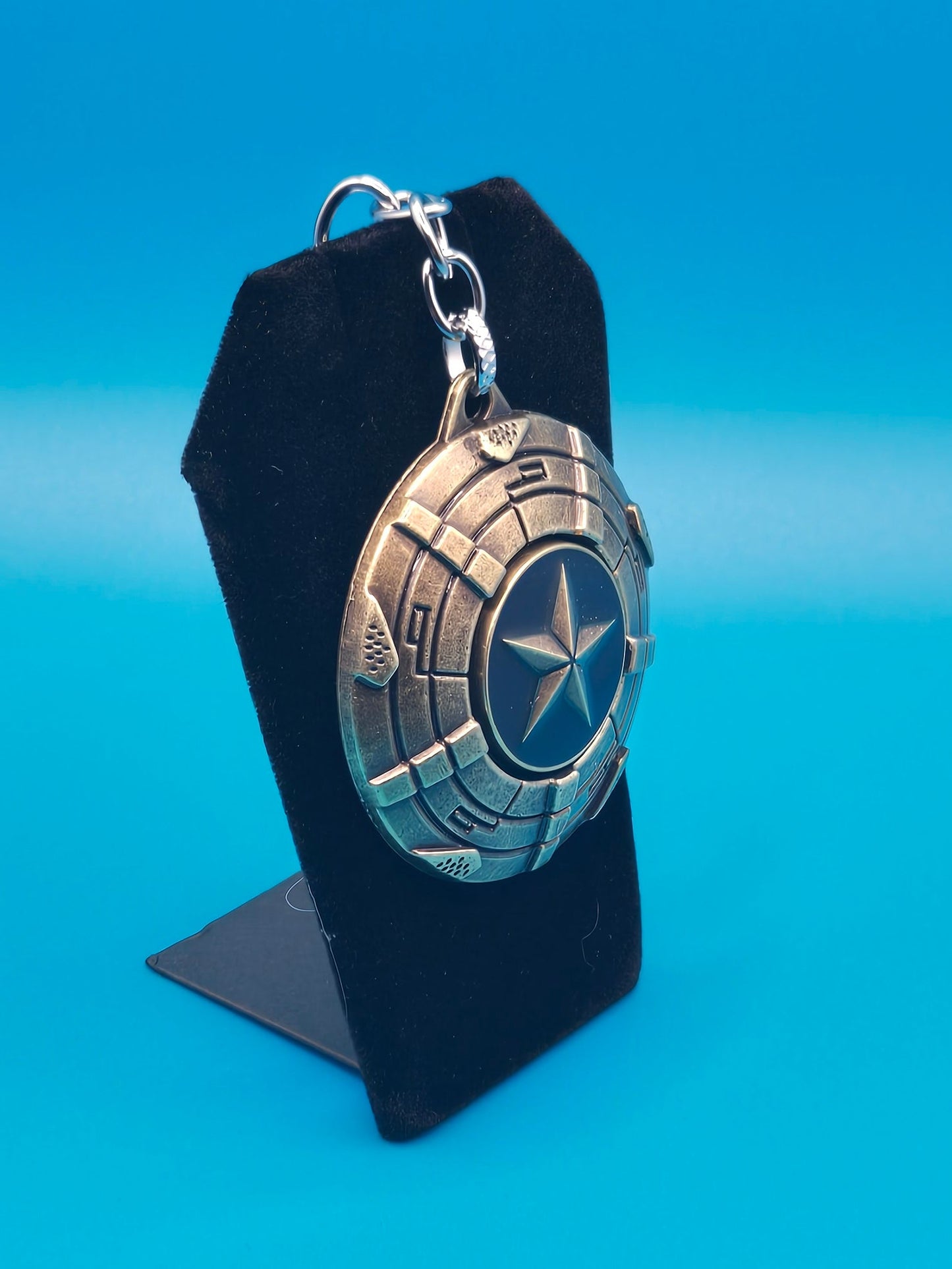 Zinc Alloy Keychain with Rotating Shield