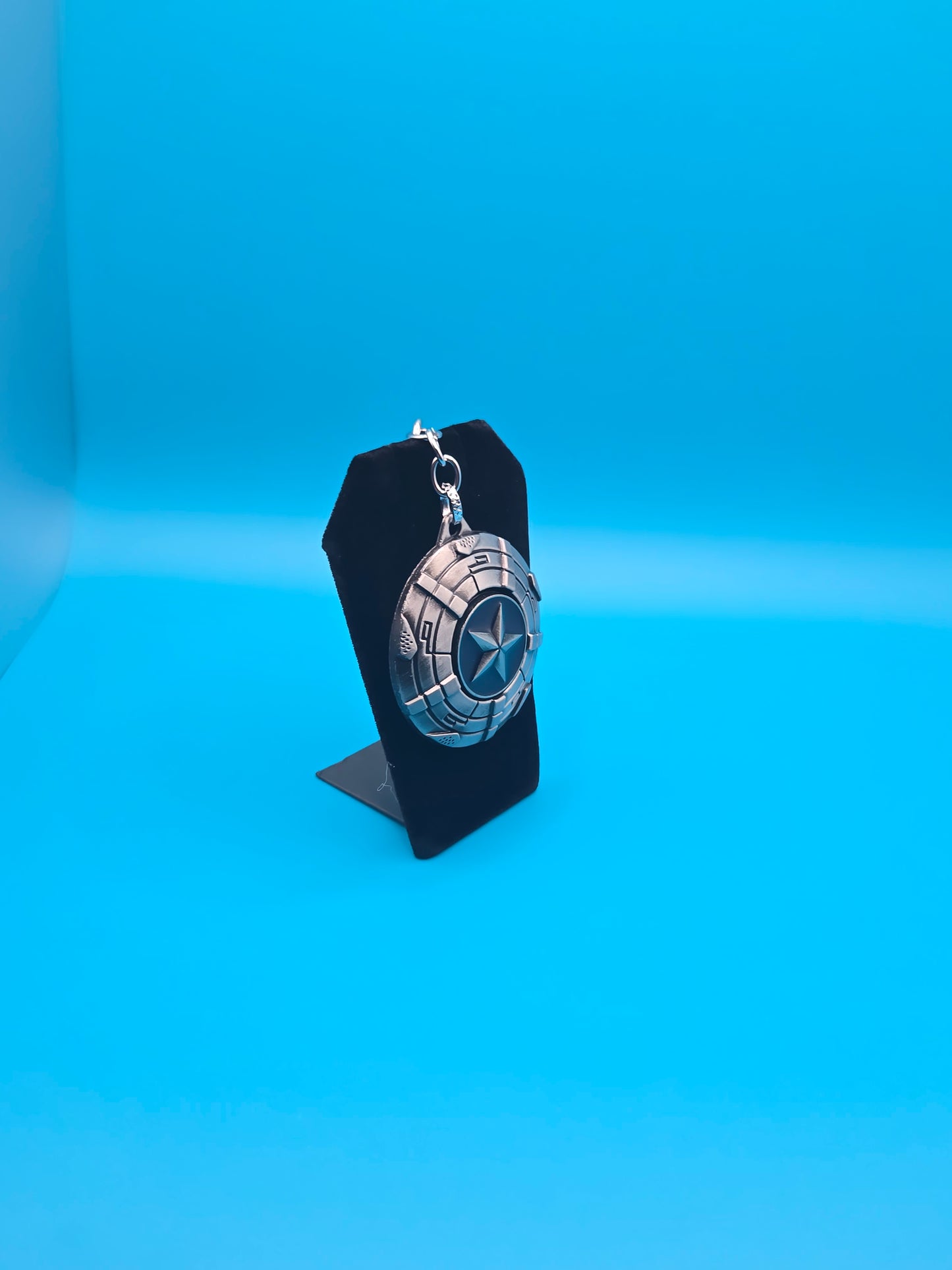 Zinc Alloy Keychain with Rotating Shield