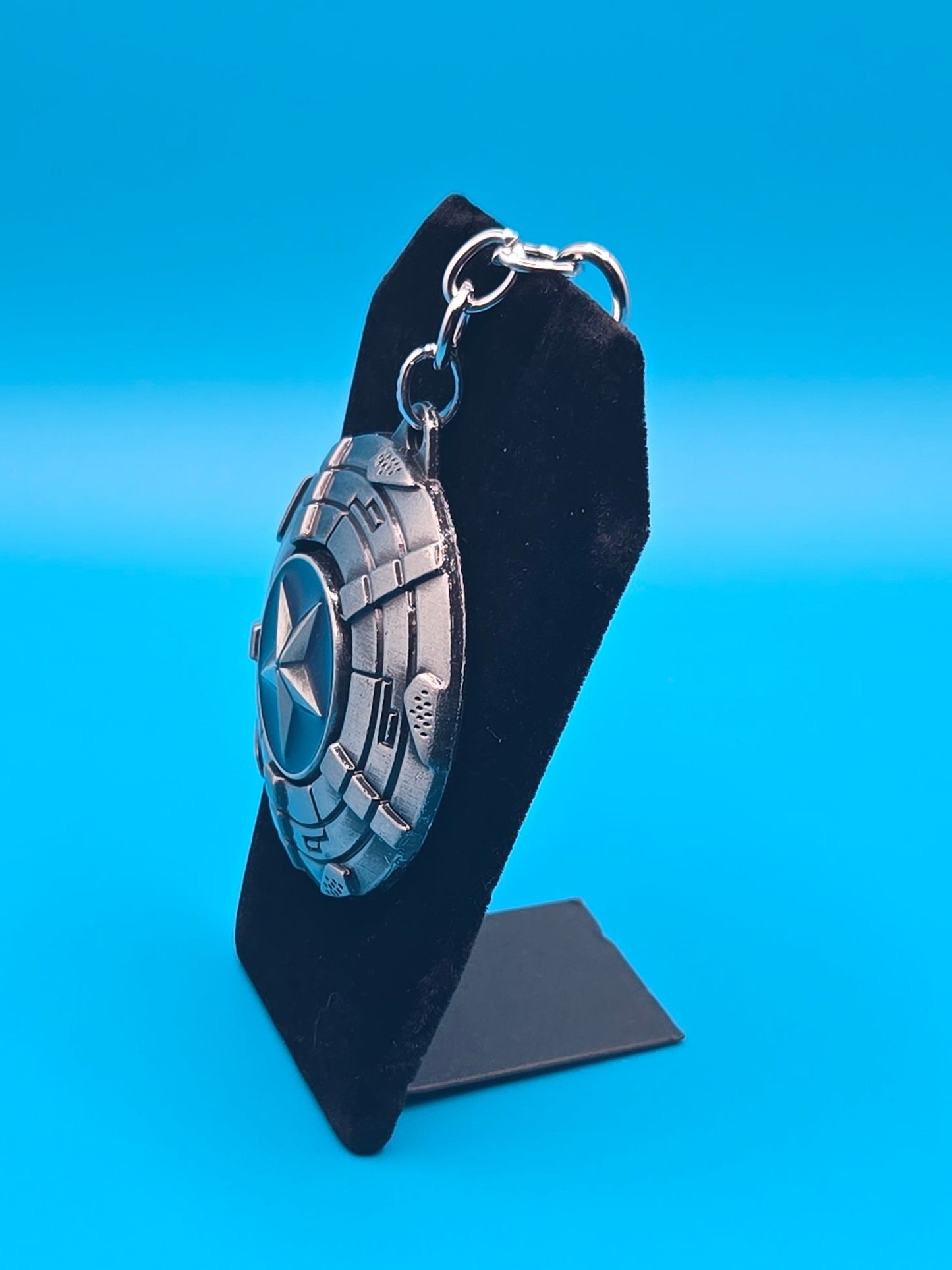 Zinc Alloy Keychain with Rotating Shield